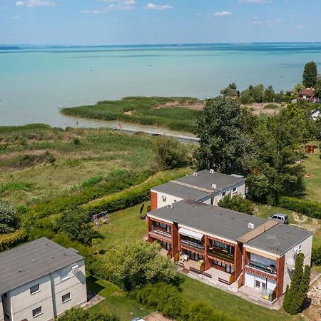Balatonic Apartman Замарди Экстерьер фото