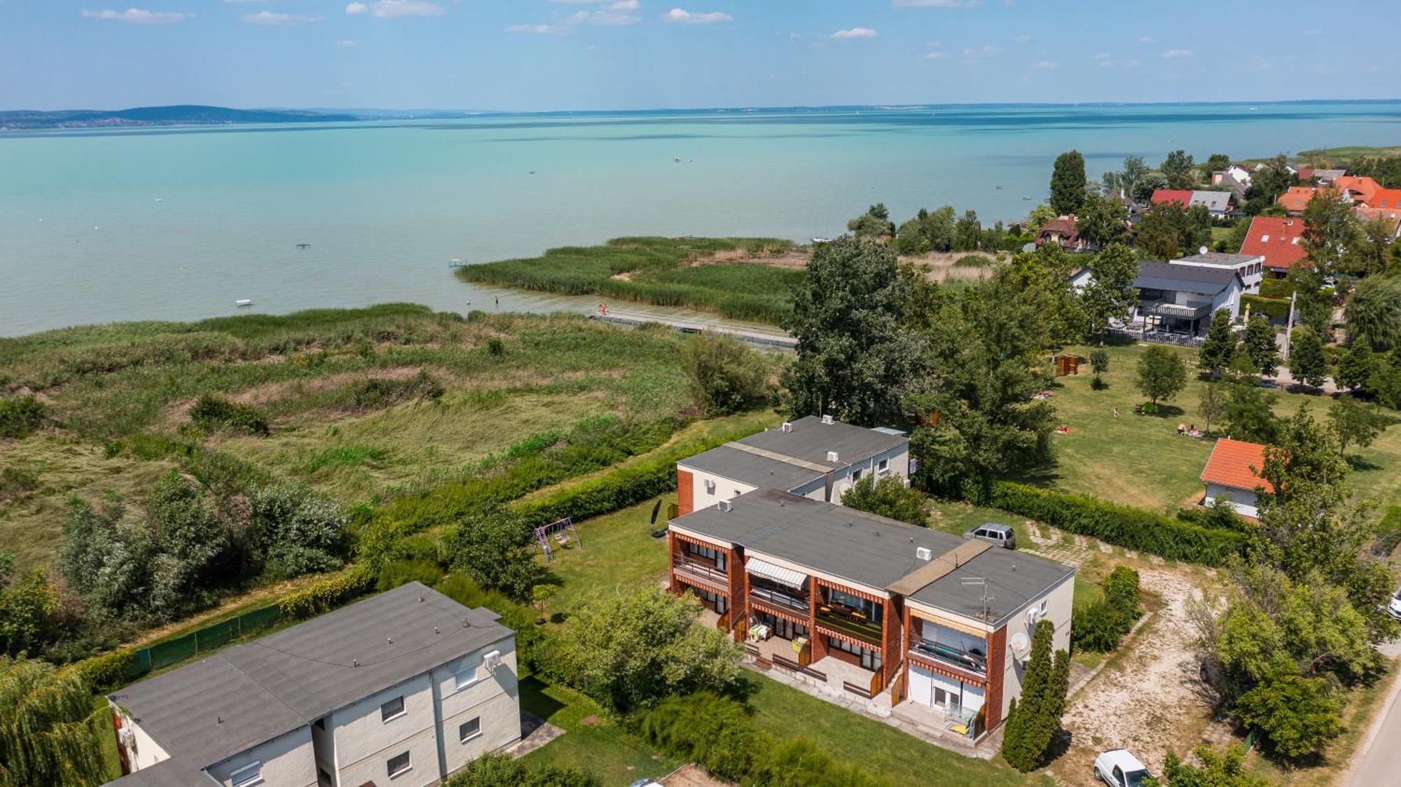 Balatonic Apartman Замарди Экстерьер фото
